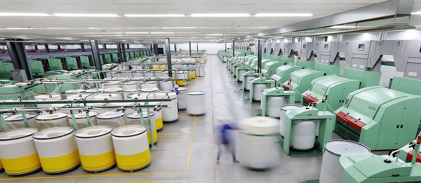 View into a spinning mill with Rieter machines